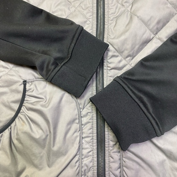 The North Face Women’s Med Grey Black Quilted Windbreaker Full Zip Hooded Jacket - Picture 5 of 9